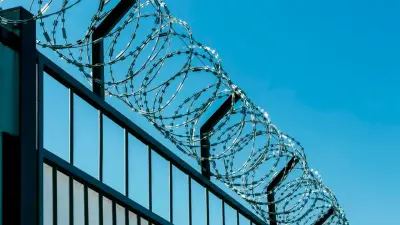 Лукашенко помиловал осуждённую за экстремизм женщину и отпустил из тюрьмы известного оппозиционера