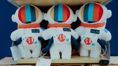 Маскот "31 канала" по имени Galam поступил в продажу