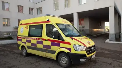 Непогода в Павлодаре: на мужчину упал постамат, на мосту столкнулись пять машин