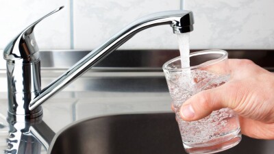 В Уральске будут включать воду по часам из-за переполненных талыми водами коллекторов