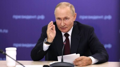Путин: Наступательная операция в Донбассе не прекращается, но мы не спешим