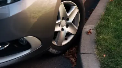 Более 580 тысяч тенге выманил мошенник у жительницы СКО, обещая помочь с оформлением автомобиля