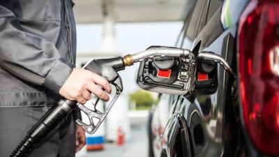 Автовладельцы Жанаозена вынуждены стоять в огромной очереди за бензином