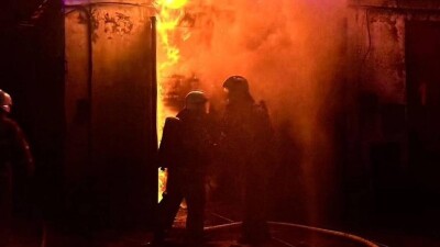 Крупный пожар произошёл на территории столярного цеха в Алатауском районе Алматы