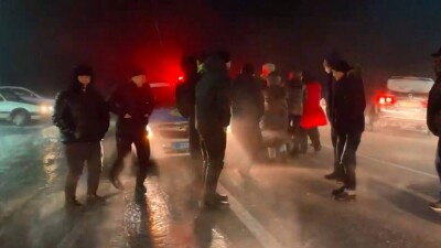 200 человек застряли на трассе Кокшетау – Астана. Их эвакуировали на поезде