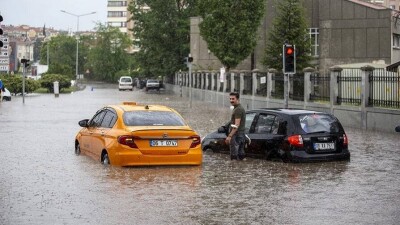 Мощный ливень затопил столицу Турции, есть пострадавшие