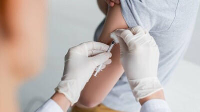 Мэрию Чикаго обязали выплатить компенсации рабочим, уволенным из-за отказа вакцинироваться от Covid-19