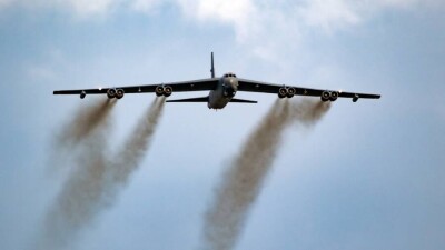 Американские бомбардировщики нанесли авиаудары по позициям "Талибана" в Афганистане