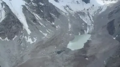 Плотину высокогорного озера прорвало в Кыргызстане, вода идёт в сёла