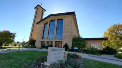 Неизвестный расстрелял детей в католической школе в Миннеаполисе, есть погибшие