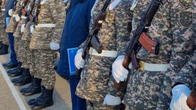Бил новобранцев дубинкой и табуреткой. Военный суд прекратил дело против военнослужащего из Актау