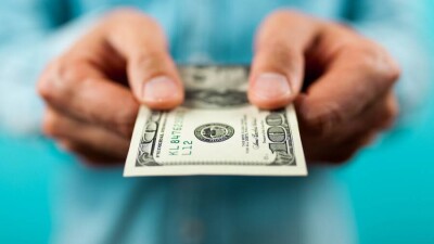 Жителям Нью-Йорка будут платить по 100 долларов за вакцинацию от Covid-19