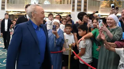  Совершил дуа за благополучие страны: Нурсултан Назарбаев посетил главную мечеть Астаны