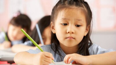 В Китае принимают закон, запрещающий родителям загружать детей учёбой