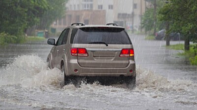 Два человека погибли, 18 пострадали во время урагана в Москве