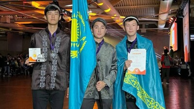 Казахстанские школьники впервые заняли второе место на Всемирной олимпиаде по робототехнике