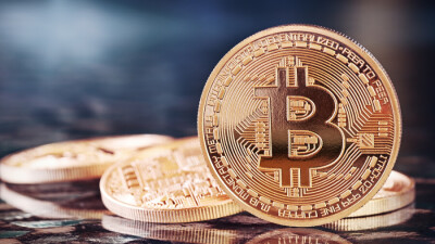 Цена биткоина впервые в истории превысила 32 тысячи долларов