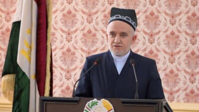 Главного муфтия Таджикистана ранили при нападении возле мечети Душанбе