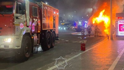 Пассажирский автобус сгорел на проспекте Мангилик Ел в Астане