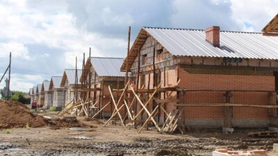 Круглыми сутками строить дома в пострадавших от паводка сёлах Акмолинской области поручил Шарлапаев