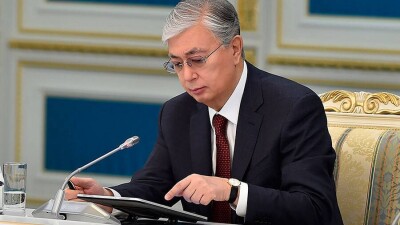 Токаев подписал законы по регулированию предпринимательства и развитию биржевой торговли