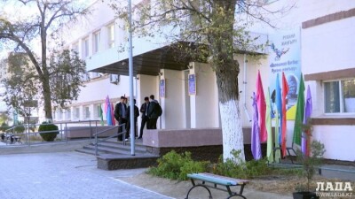 В школе Актау проверят средства для уборки из-за жалоб на ухудшение самочувствия детей