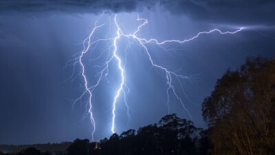 Прогноз погоды на 17 мая: штормовое предупреждение объявили в 14 областях Казахстана