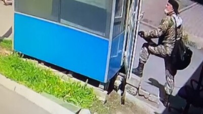 Житель Алматы ранил охранника ЖК "Бухар Жырау Тауэрс" и забаррикадировался в квартире. Полиция ведёт переговоры со стрелком