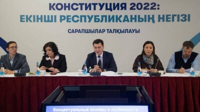 Госсекретарь Казахстана обсудил с экспертами конституционную реформу