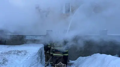 Крупный пожар в Астане: огонь охватил крышу коттеджа, гараж и автомойку