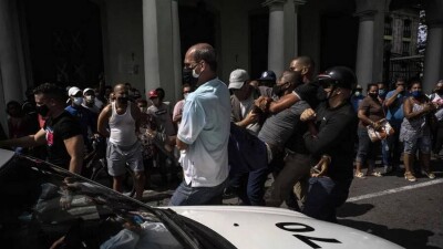 На Кубе впервые за 30 лет прошли антиправительственные протесты