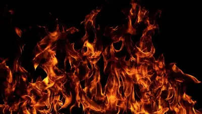 Пожарные спасли 11 человек из горящей многоэтажки в Атырау