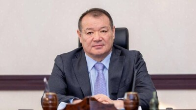 Министр Ускенбаев сообщил, что от его имени звонят мошенники и предлагают повышение по службе