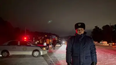 Более 50 машин застряли на трассе Семей – Павлодар из-за метели