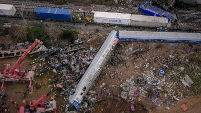 Столкновение поездов в Греции: число погибших выросло до 57, пропавшими без вести числятся 56 человек