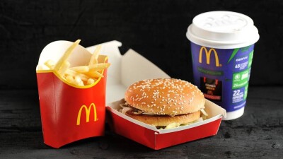 Мороженое с беконом. McDonald's прекращает эксперимент по приёму заказов с помощью ИИ