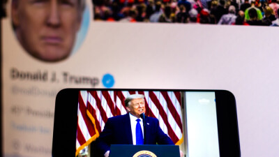 Facebook продлил блокировку аккаунтов Трампа. Экс-президент назвал это позором для США