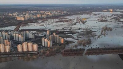 Уровень реки Урал в приграничном Оренбурге превысил опасную отметку. В городе идёт эвакуация