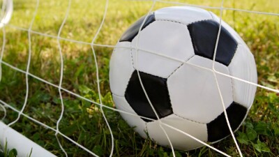 Участник спартакиады умер во время футбольного матча в Уральске