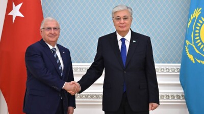 Токаев принял министра национальной обороны Турции