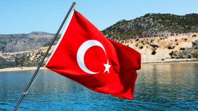 Россия приостановила регулярные и чартерные рейсы в Турцию