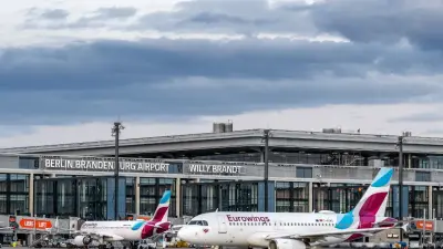 Аэропорт Берлина отменяет рейсы из-за забастовки сотрудников 
