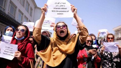 Талибы применили слезоточивый газ против протестующих женщин в Кабуле