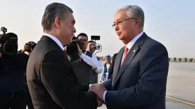  Касым-Жомарт Токаев прибыл в Туркменистан, его встретил Гурбангулы Бердымухамедов