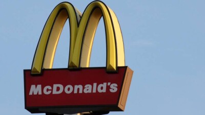 McDonald's  закрывает все 850 ресторанов в России