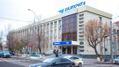 Неправомерные действия по счетам клиентов обнаружили во время ревизии в филиале "Казпочты" в ЗКО