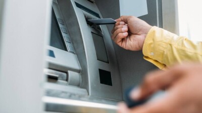 Клиенты бывшего Альфа-Банка не могут забрать свои деньги со счетов. В банке рассказали об ограничениях