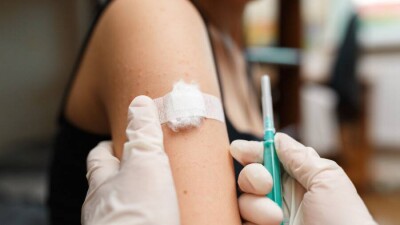 В ВОЗ рекомендовали дополнительную прививку от Covid-19 людям с ослабленным иммунитетом