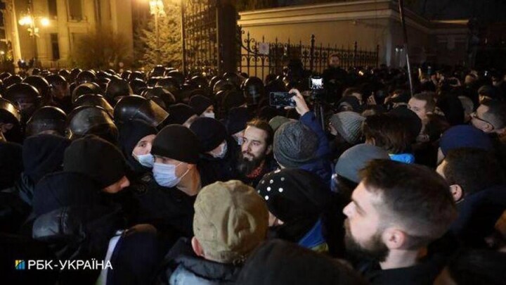 В Киеве на митинге к годовщине Евромайдана произошли стычки