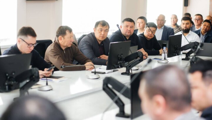Спецгруппа, прибывшая в Жанаозен после забастовки рабочих, встретилась с  сотрудниками "Озенмунайгаза"
